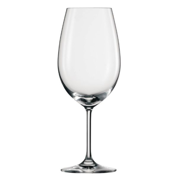 Schott Zwiesel satisfies the highest standards of the premium international hotels and restaurants on a daily basis with their outstanding range of glassware.