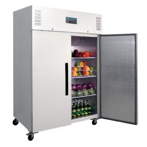 600W. Total usable capacity: 770 Ltr. R290