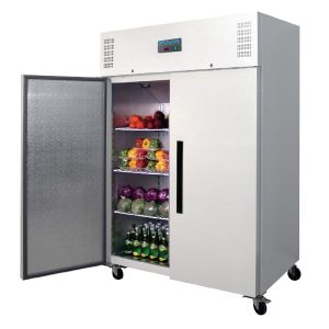 600W. Total usable capacity: 770 Ltr. R290