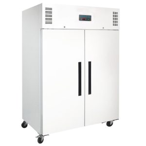 600W. Total usable capacity: 770 Ltr. R290