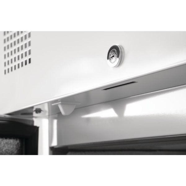 600W. Total usable capacity: 376 Ltr. R290