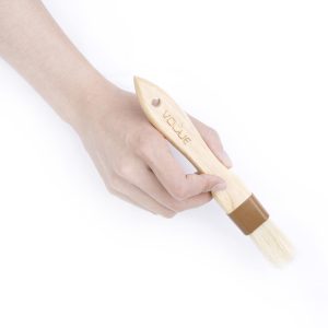 25mm wide bristles. Wooden handle